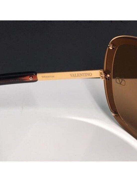 New Authentic Valentino V-Romask Oversized Sunglasses – Light Gold Titanium, Uni main image 8
